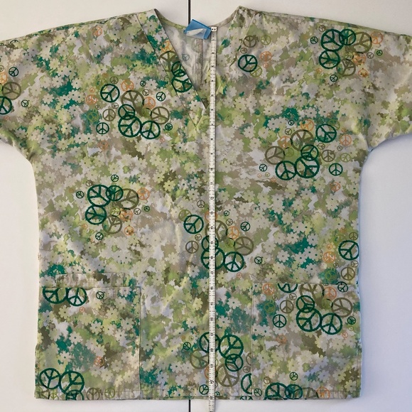 SCRUB TOP - Picture 2 of 3